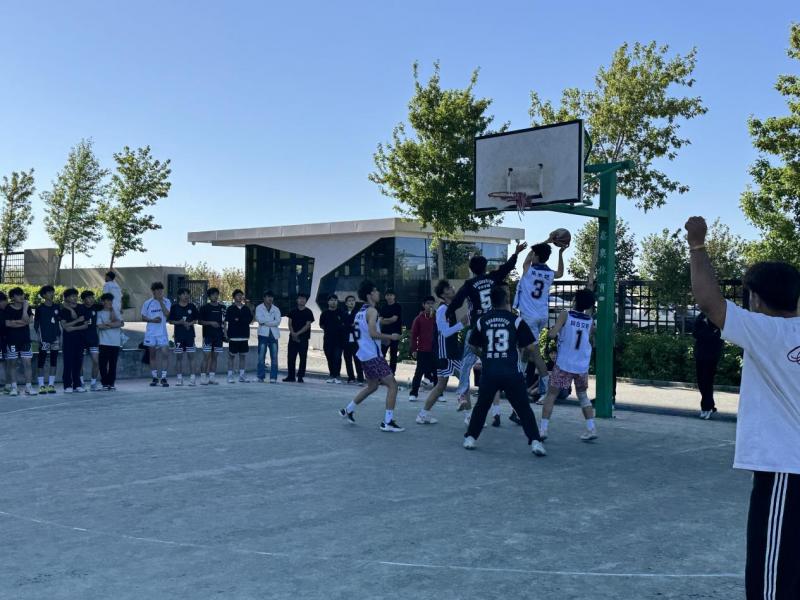 热血篮球，青春“篮”不。〉诹煨Ｔ袄呵蛘匀猜⑹