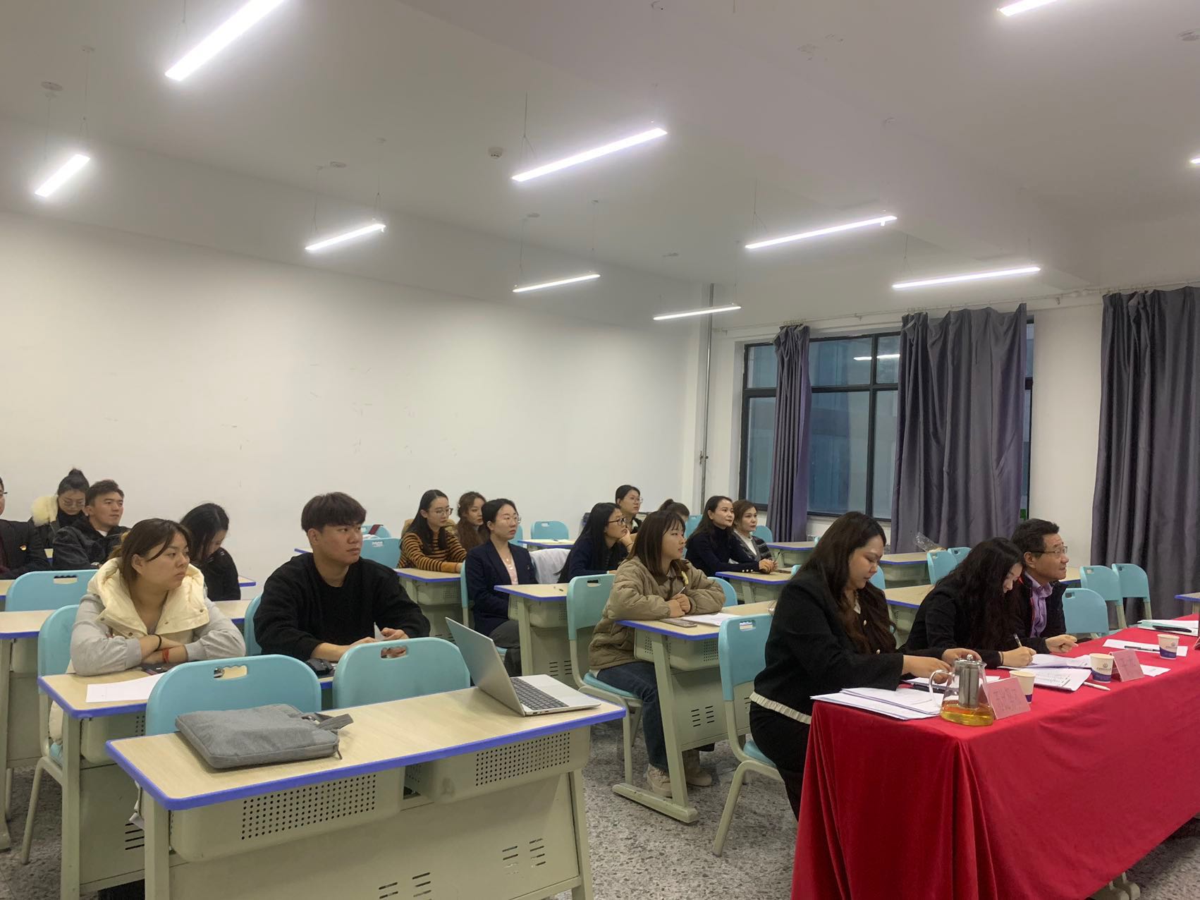 “青年西席展风范，教学立异促生长”——经济治理学院首届青年西席教学能力大赛