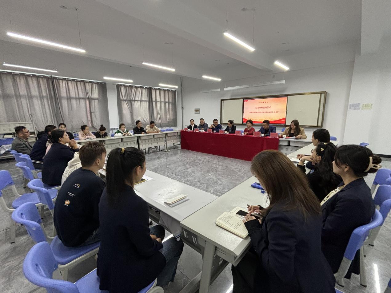 携手行业精英，共筑职教未来—mg冰球突破经济治理学院行业导师受聘仪式圆满举行