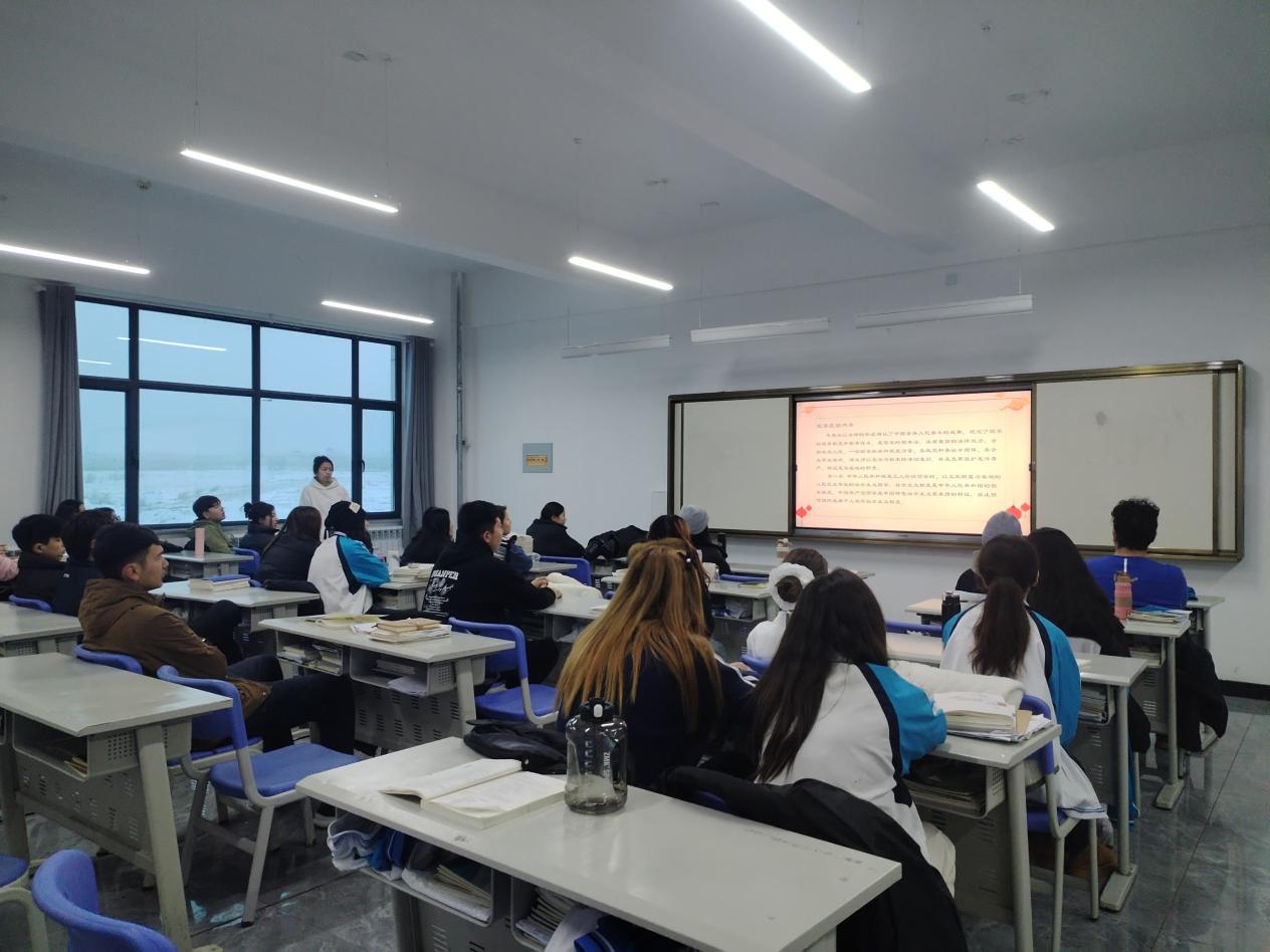 铭刻一二·九，心系国家情——新疆mg冰球突破职业手艺学经济治理学院组织学生寓目红色主题影戏