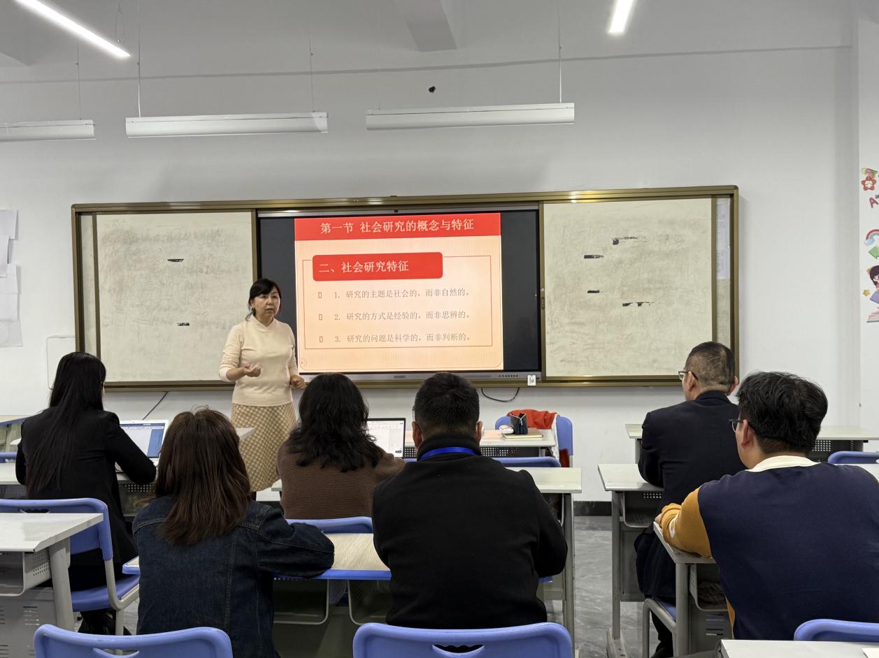 公共效劳与治理学院顺遂召开西席能力提升聚会