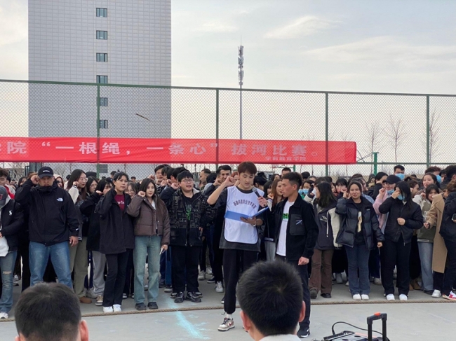 我院学前教育学院“一根绳，一条心”拔河角逐圆满竣事！