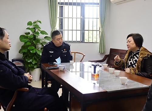 加强党建共建，亲昵警企关系